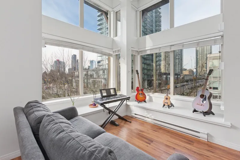 301 5000 IMPERIAL STREET - photo 2 of 25