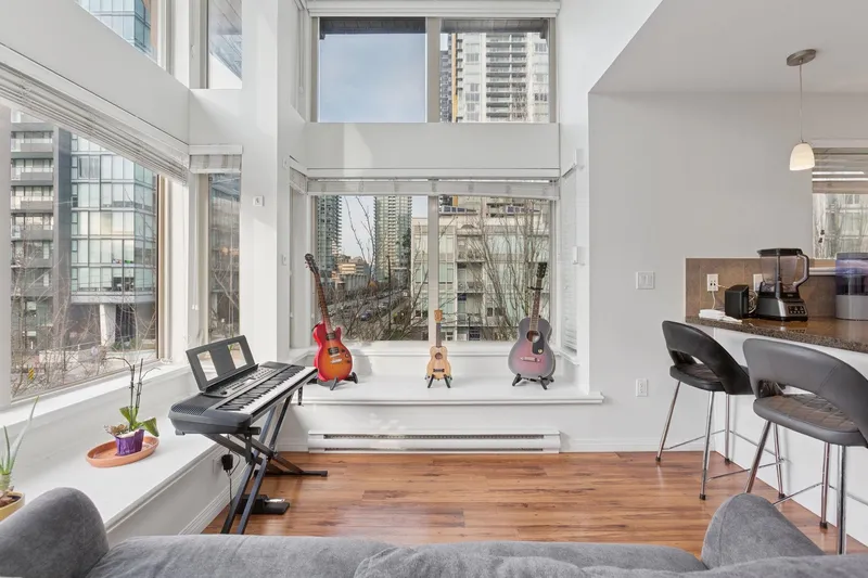 301 5000 IMPERIAL STREET - photo 3 of 25