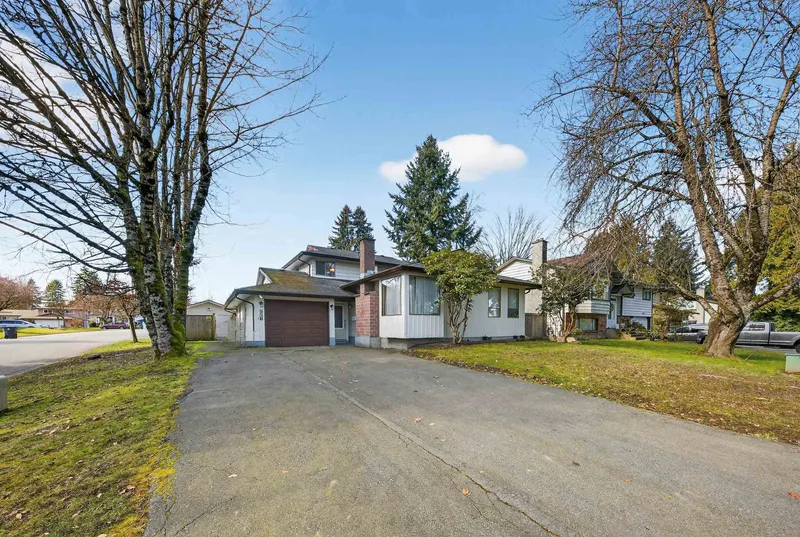 7351 141A STREET - photo 1 of 25