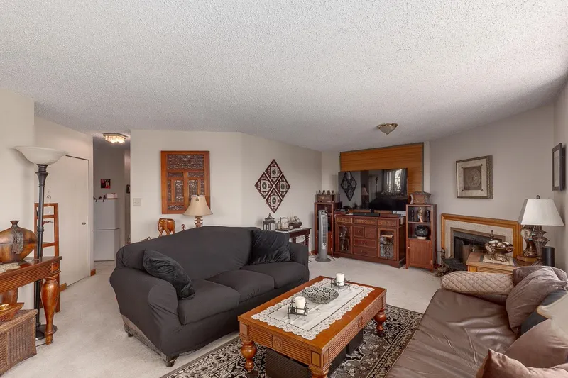 411 1450 PENNYFARTHING DRIVE - photo 3 of 24