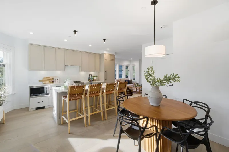 1967 NAPIER STREET - photo 4 of 25