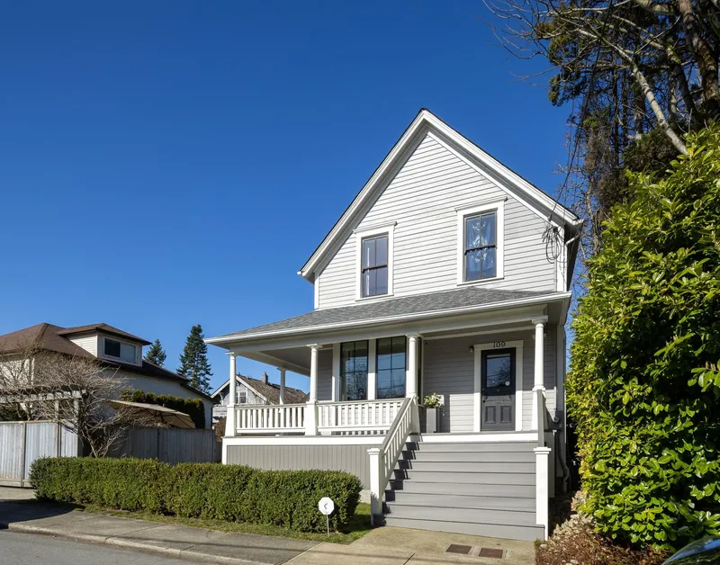 109 OAKLAND STREET - photo 1 of 25