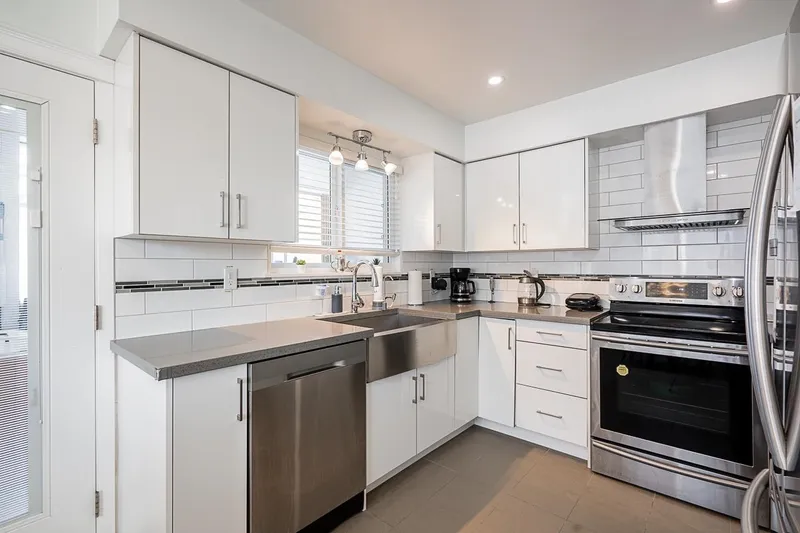 2057 LORRAINE AVENUE - photo 4 of 25