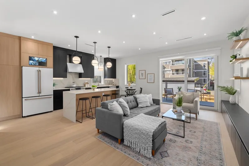 679 W 18TH AVENUE - photo 2 of 25