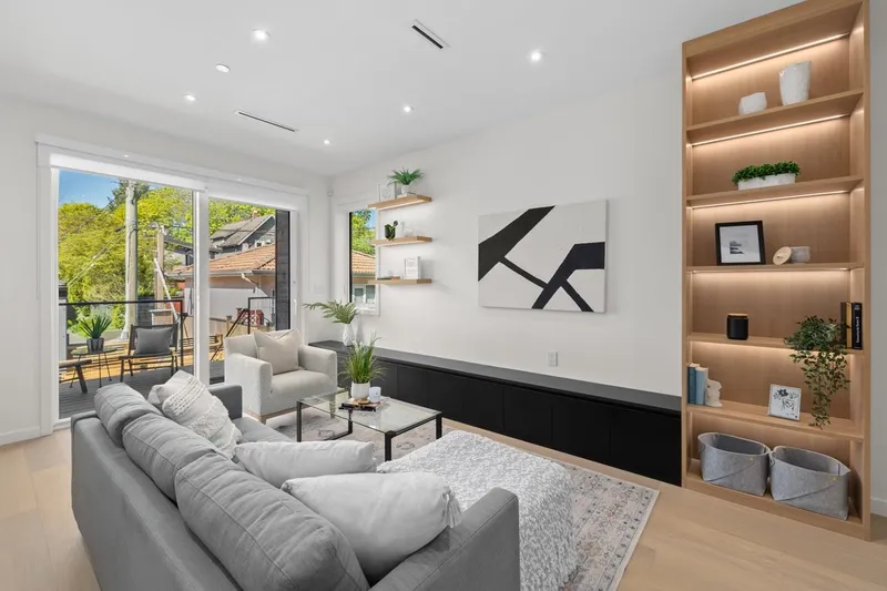 679 W 18TH AVENUE - photo 3 of 25