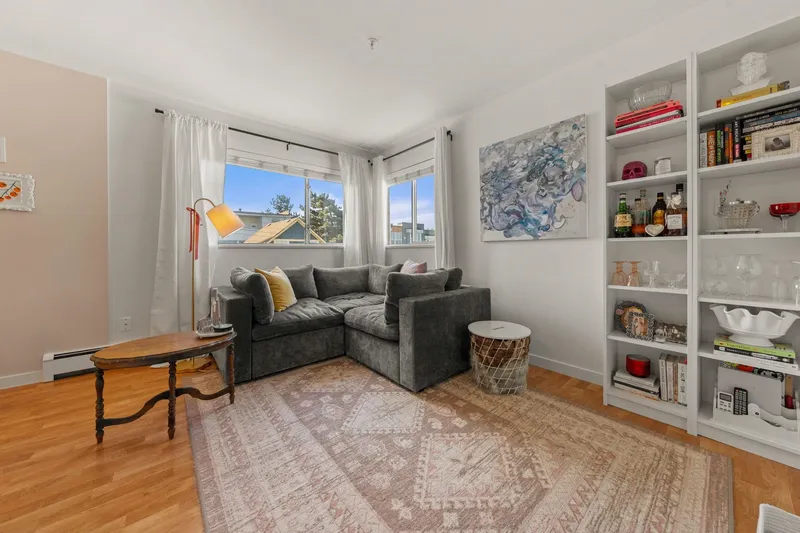 305 33 N TEMPLETON DRIVE - photo 3 of 25