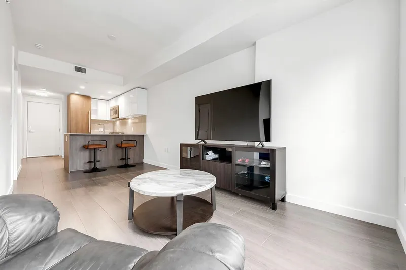 405 618 CARNARVON STREET - photo 2 of 25