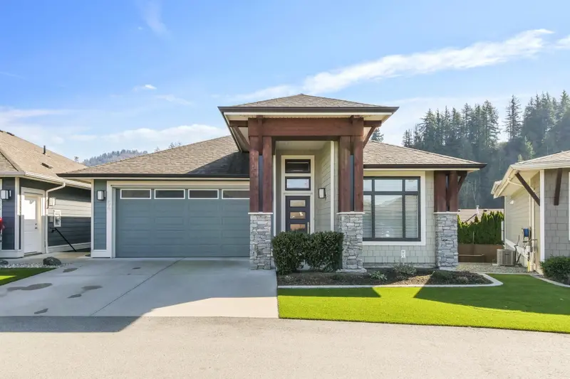 64 46110 THOMAS ROAD - photo 1 of 25