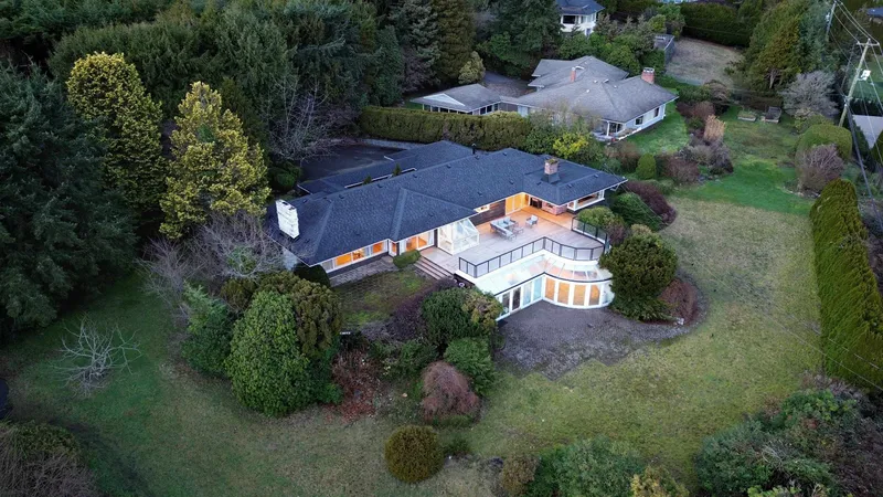 875 EYREMOUNT DRIVE - photo 4 of 25