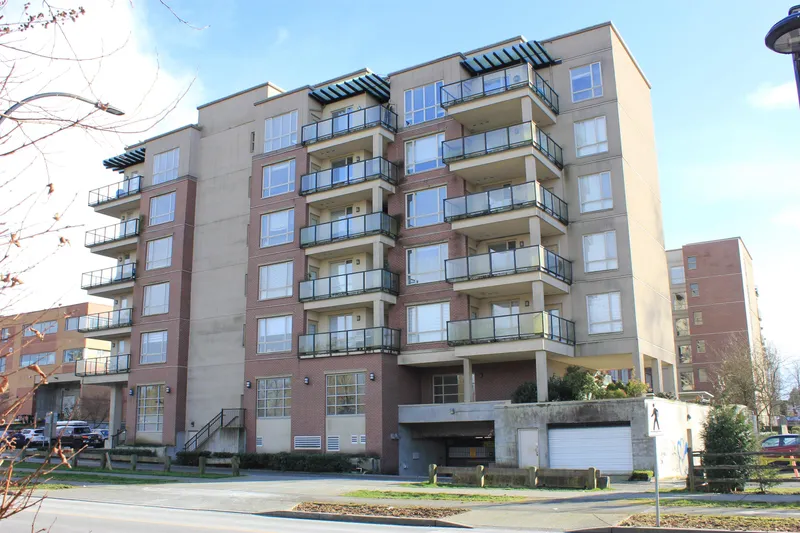 521 14333 104TH AVENUE - photo 2 of 25