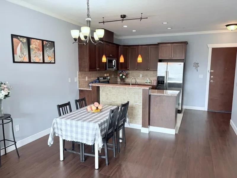 521 14333 104TH AVENUE - photo 4 of 25