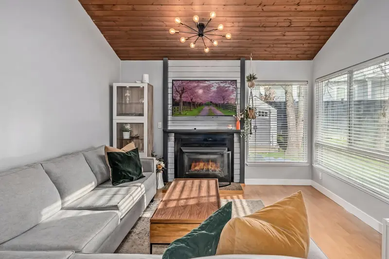 6076 W GREENSIDE DRIVE - photo 4 of 25