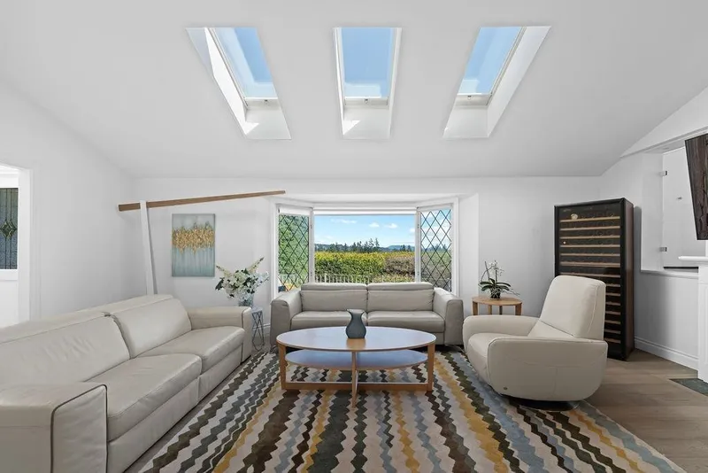 685 KING GEORGES WAY - photo 3 of 25