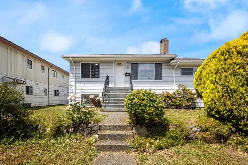 7209 ELWELL STREET - photo 4 of 25