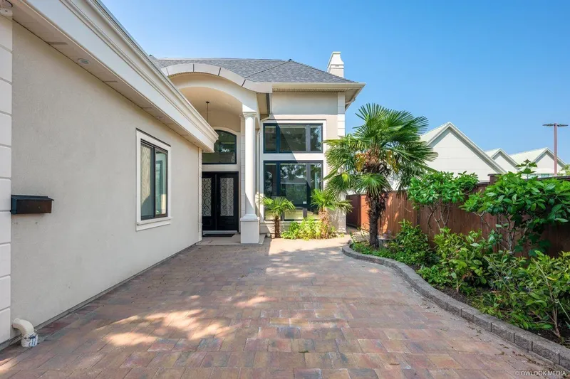 6571 LYNAS LANE - photo 2 of 25