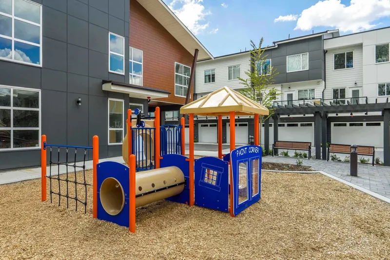 37 9652 162A STREET - photo 4 of 7