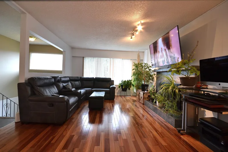 11717 209 STREET - photo 4 of 25