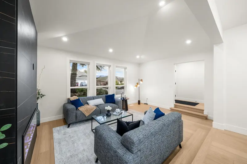 2451 GROSVENOR PLACE - photo 3 of 25