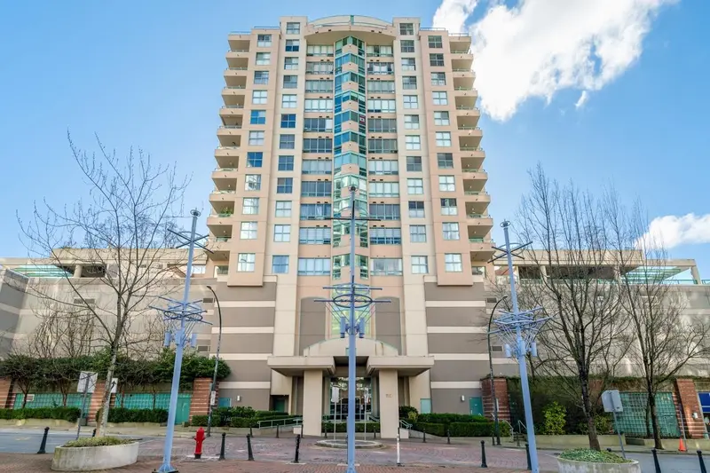 1105 728 PRINCESS STREET - photo 2 of 25