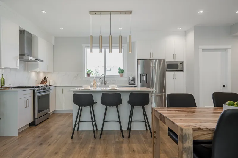 65 1639 162 STREET - photo 3 of 25