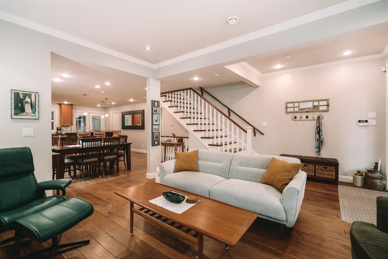 1845 HARBOUR STREET - photo 4 of 25