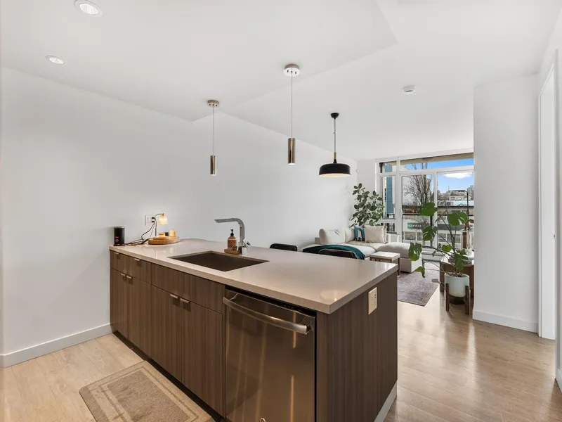 201 1788 ONTARIO STREET - photo 4 of 24