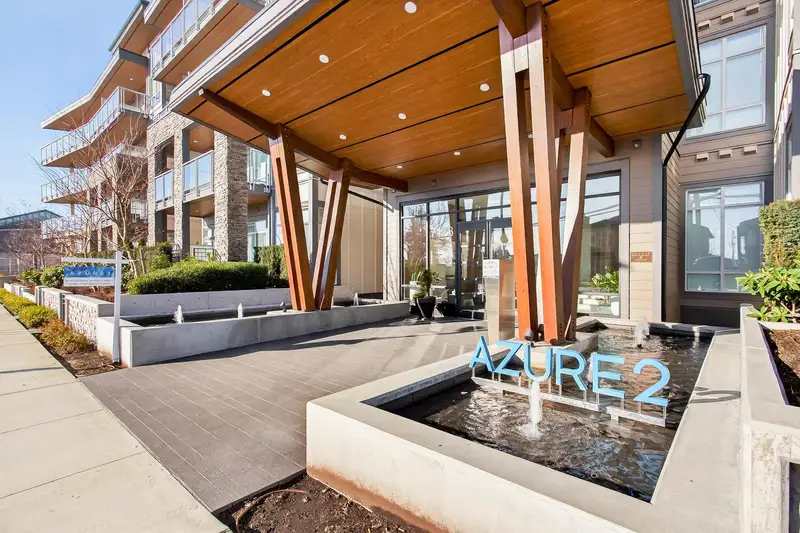 210 7123 11TH AVENUE - photo 3 of 25