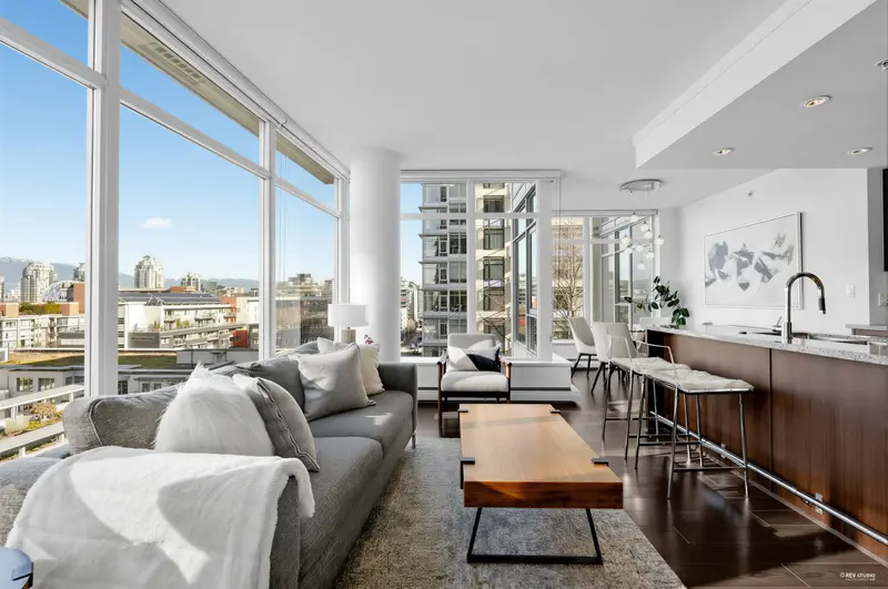 909 1708 COLUMBIA STREET - photo 4 of 25