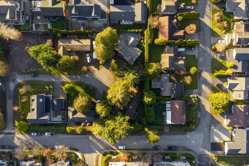 5464 13A AVENUE - photo 2 of 7