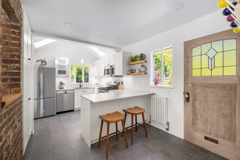 3841 LONSDALE AVENUE - photo 2 of 25