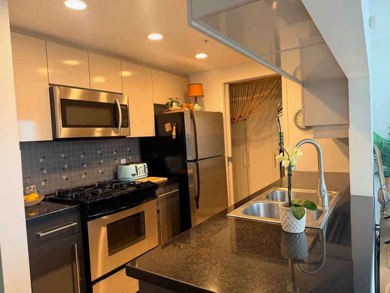 3005 1408 STRATHMORE MEWS - photo 3 of 10