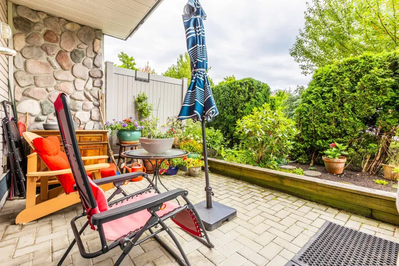 109 15298 20 AVENUE - photo 2 of 25