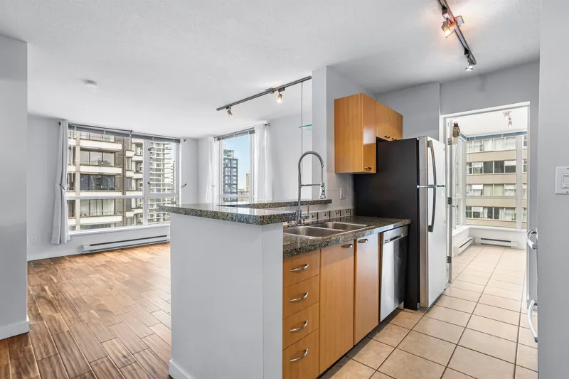 1506 1420 W GEORGIA STREET - photo 2 of 25