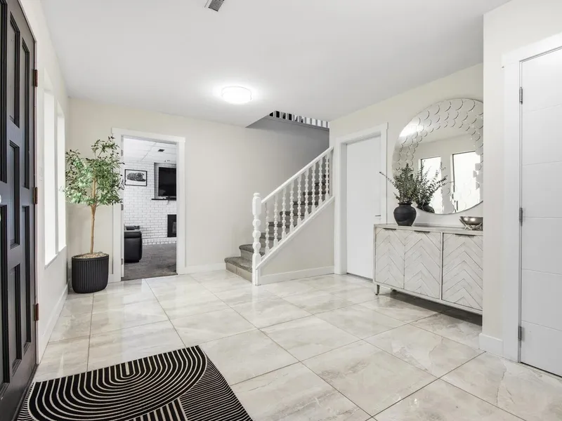 7640 LAWRENCE DRIVE - photo 3 of 25