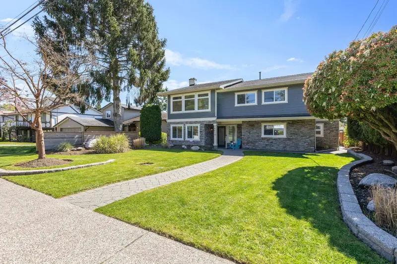 14418 16A AVENUE - photo 2 of 25