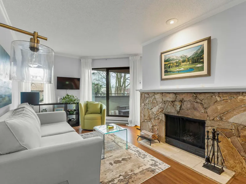 302 1476 W 10TH AVENUE - photo 4 of 25