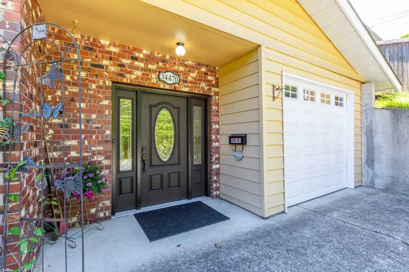 34470 LABURNUM AVENUE - photo 3 of 25