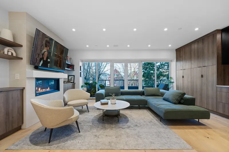 2142 W 1ST AVENUE - photo 3 of 25