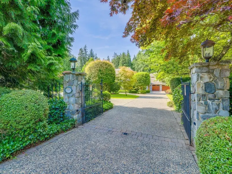 13315 25 AVENUE - photo 2 of 25