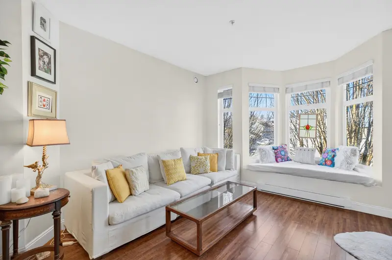 304 588 TWELFTH STREET - photo 4 of 25