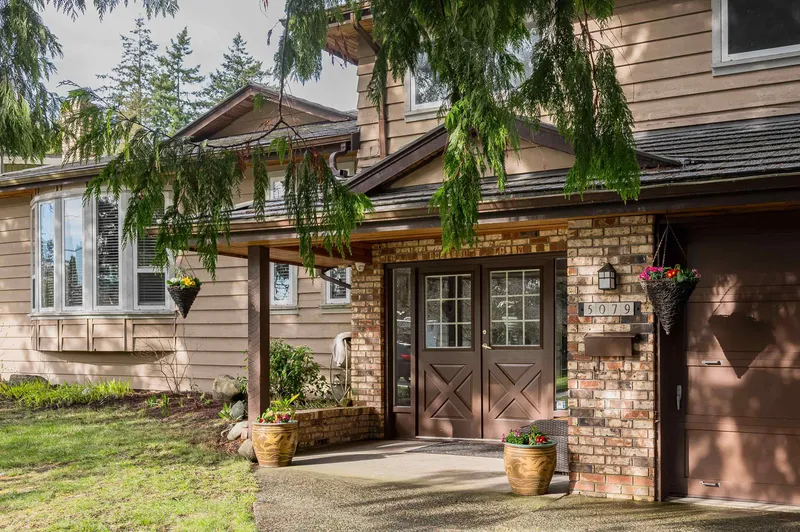 5079 WALKER AVENUE - photo 4 of 25