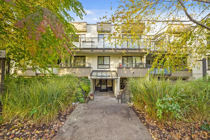 105 621 E 6TH AVENUE - photo 1 of 25