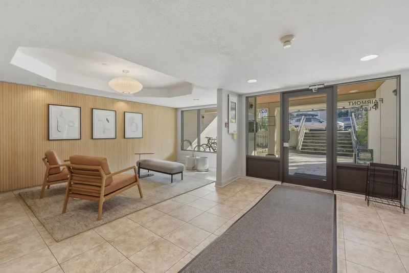 105 621 E 6TH AVENUE - photo 2 of 25