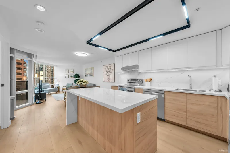 910 1050 BURRARD STREET - photo 2 of 24