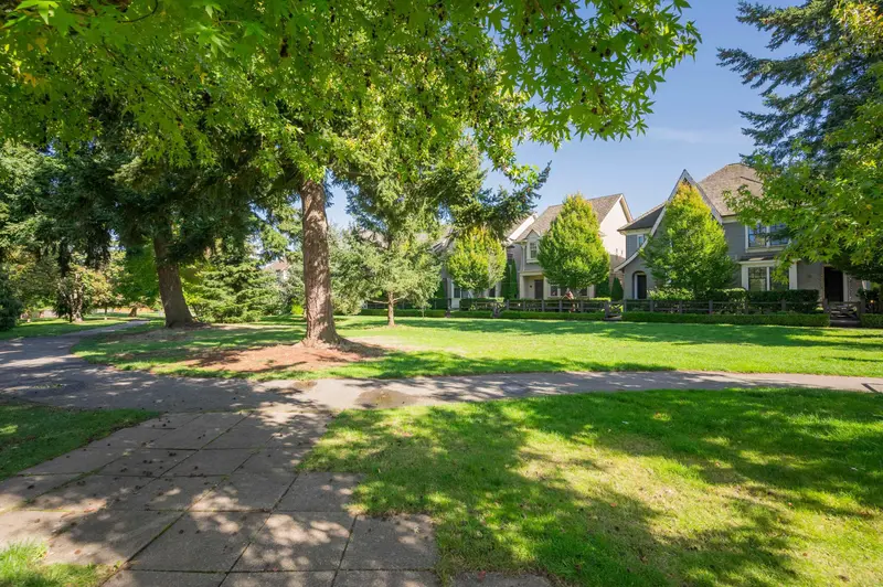 15337 34 AVENUE - photo 4 of 25