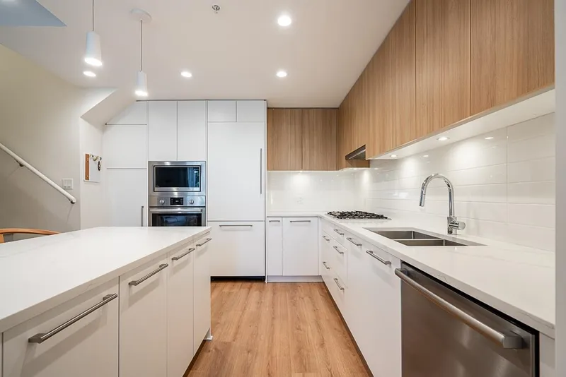 103 2035 GLENAIRE DRIVE - photo 3 of 25