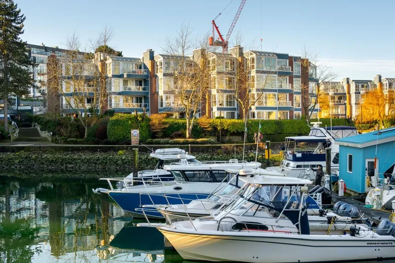 302 1502 ISLAND PARK WALK - photo 1 of 25