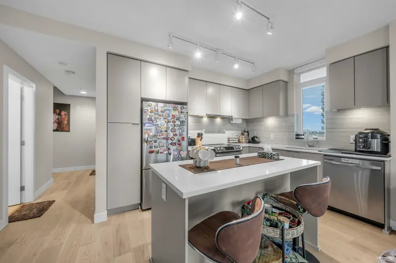 702 8725 UNIVERSITY CRESCENT - photo 2 of 25