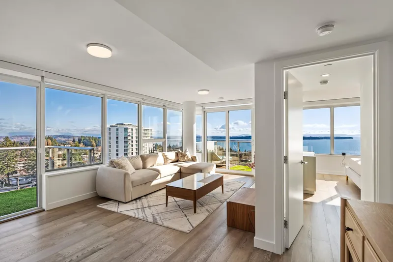 1007 15165 THRIFT AVENUE - photo 1 of 25