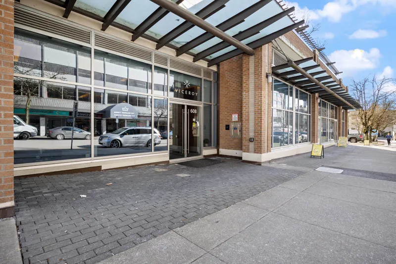 206 608 BELMONT STREET - photo 4 of 25